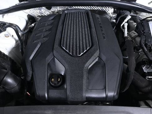 Certified 2022 Porsche Macan AWD/4WD image 26