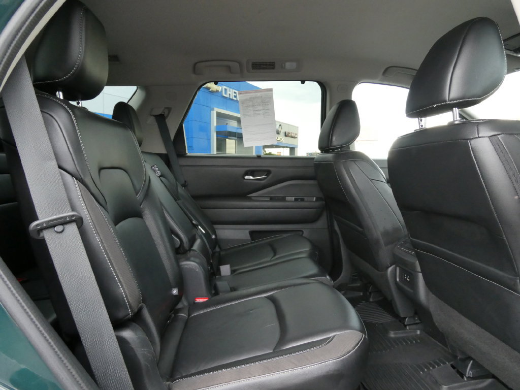 Used 2023 Nissan Pathfinder SL AWD/4WD image 17