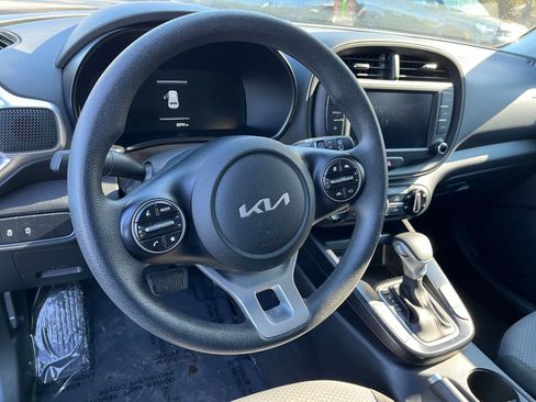 Used 2025 Kia Soul LX w/ LX Technology Package image 25
