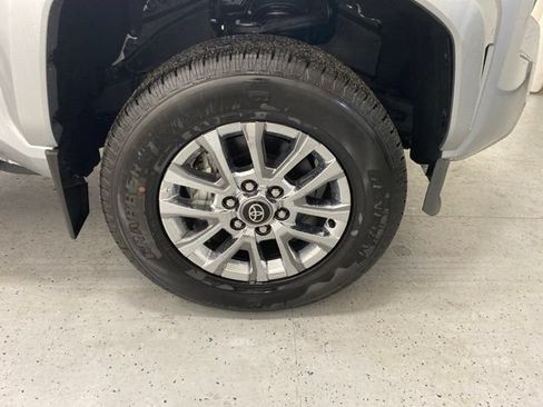 Used 2025 Toyota Tacoma Limited AWD/4WD image 8
