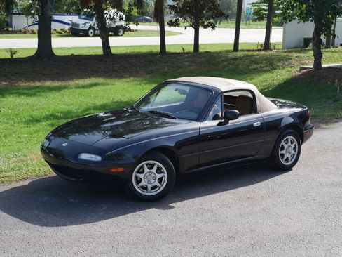 Used 1997 MAZDA MX-5 Miata RWD image 68
