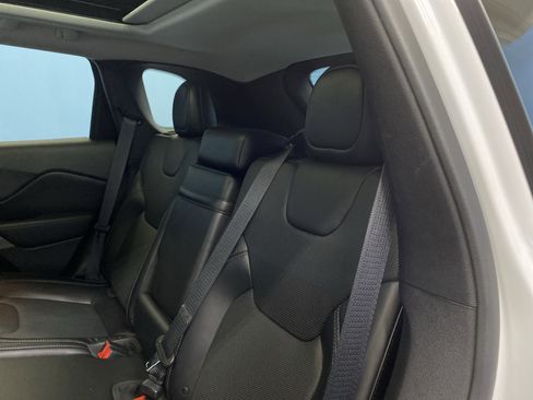 Certified 2019 Jeep Cherokee Limited w/ Trailer Tow Group image 27