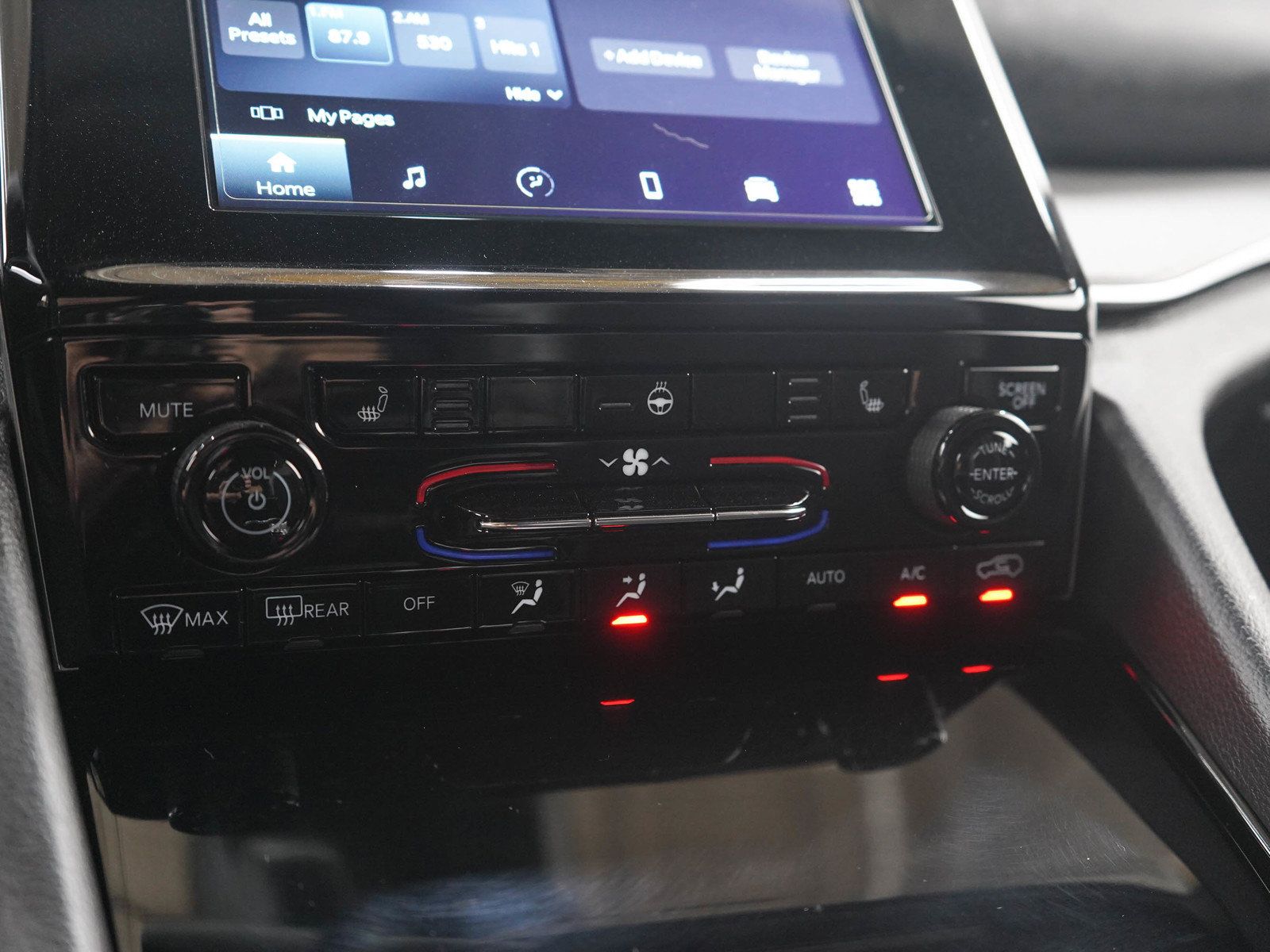 Used 2023 Jeep Grand Cherokee L Laredo AWD/4WD image 23