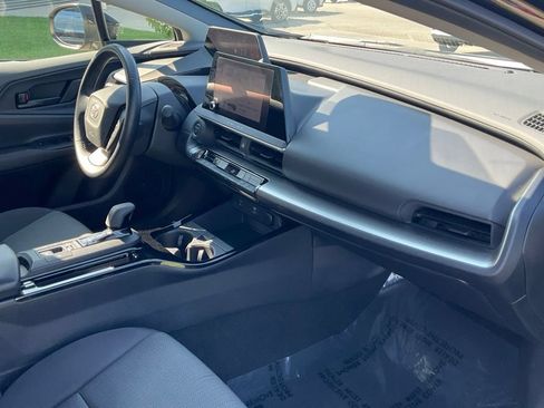 Used 2025 Toyota Prius LE FWD image 15