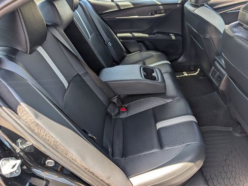 Used 2025 Toyota Camry SE FWD image 5