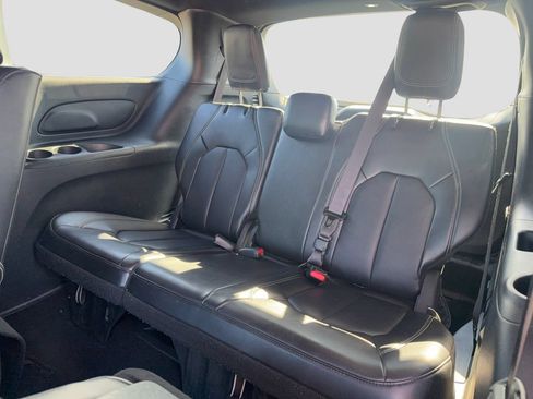 Used 2024 Chrysler Pacifica Limited FWD image 22