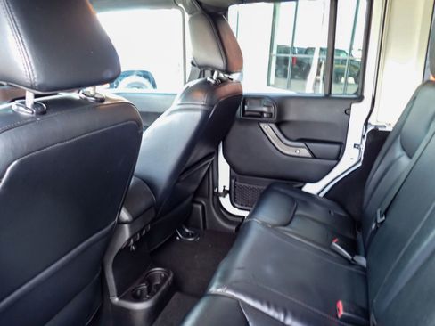 Used 2013 Jeep Wrangler Unlimited Sahara image 21