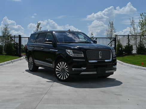 Used 2019 Lincoln Navigator Reserve AWD/4WD image 2
