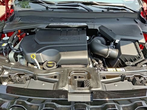 Certified 2025 Land Rover Discovery Sport Dynamic SE image 27