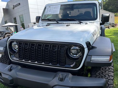Used 2026 Jeep Wrangler Sport AWD/4WD image 10