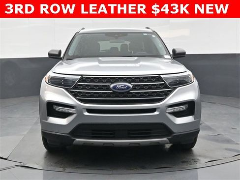 Used 2024 Ford Explorer XLT w/ Equipment Group 202A image 9