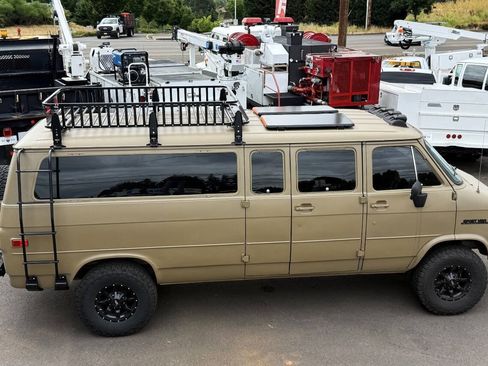 Used 1990 Chevrolet G30 Heavy-Duty Extended Sportvan RWD image 11