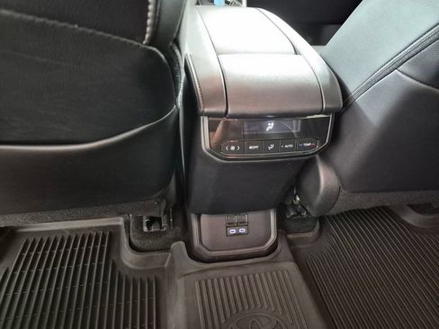Used 2025 Toyota Highlander XLE AWD/4WD image 22