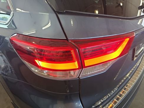 Used 2018 Toyota Highlander Limited Platinum w/ Protection Package #3 AWD/4WD image 36