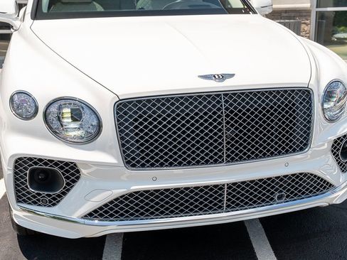 Used 2021 Bentley Bentayga Plug-In Hybrid AWD/4WD image 5