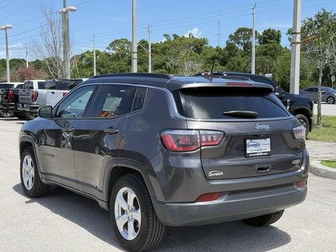Used 2019 Jeep Compass Latitude image 2