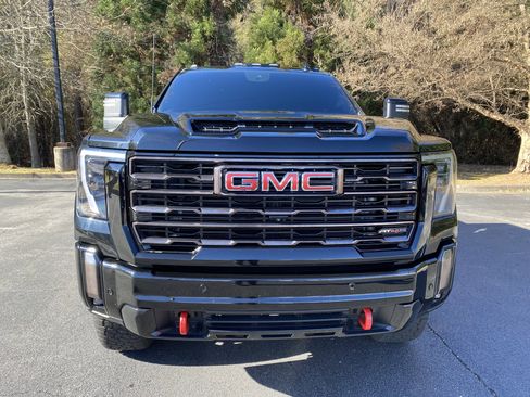Used 2024 GMC Sierra 2500 AT4X image 3