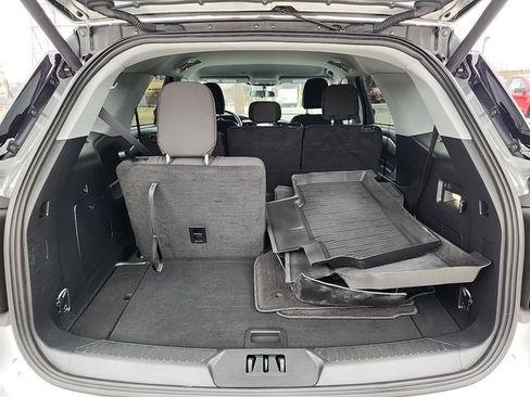 Used 2023 Ford Explorer XLT image 17