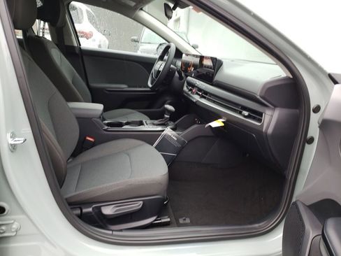 New 2025 Kia K4 LXS image 17