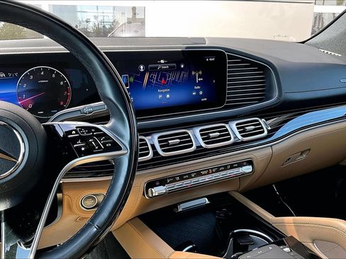 Used 2024 Mercedes-Benz GLS 580 4MATIC image 6