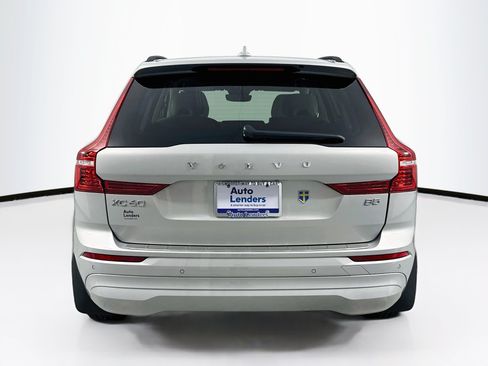 Used 2022 Volvo XC60 B5 Momentum w/ Protection Package Premier FWD image 6