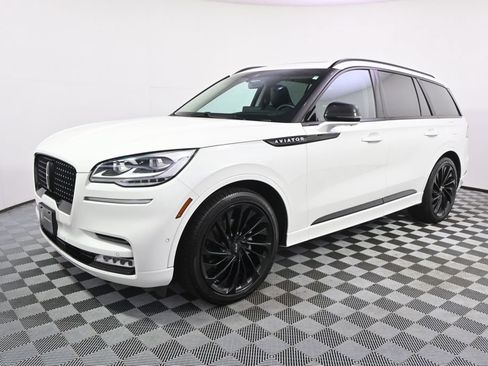 Used 2023 Lincoln Aviator Reserve w/ Equipment Group 201A AWD/4WD image 2