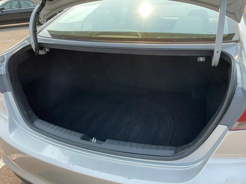 Used 2017 Hyundai Elantra SE FWD image 11