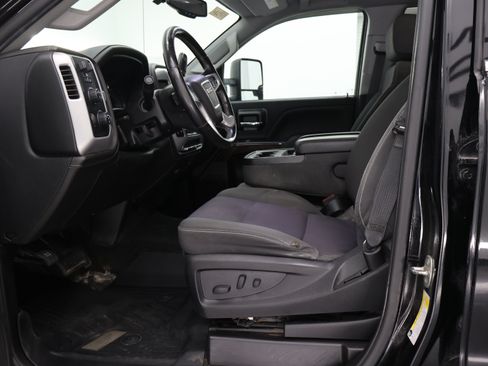 Used 2018 GMC Sierra 2500 SLE w/ HD SLE Preferred Plus Package AWD/4WD image 8