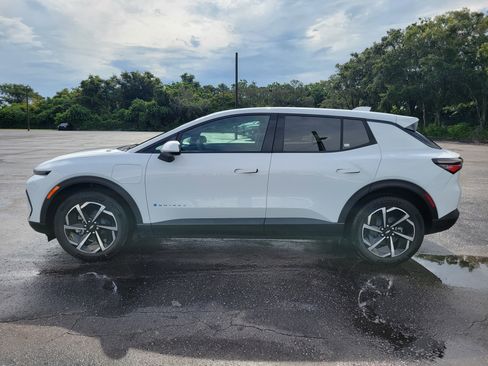 Used 2025 Chevrolet Equinox EV LT image 9