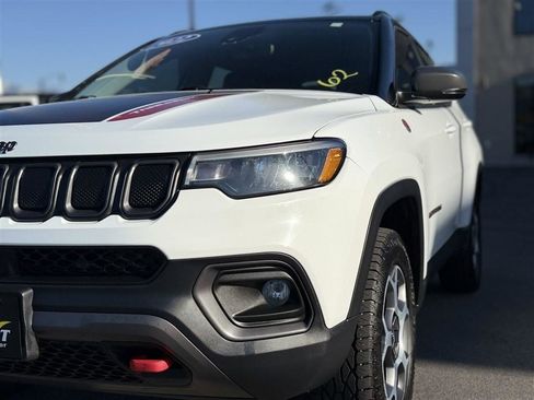 Used 2022 Jeep Compass Trailhawk w/ Trailhawk Convenience Group AWD/4WD image 15