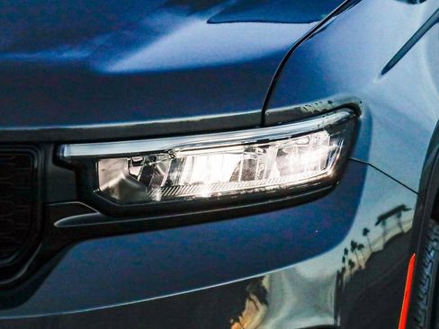 New 2025 Jeep Grand Cherokee Altitude image 5