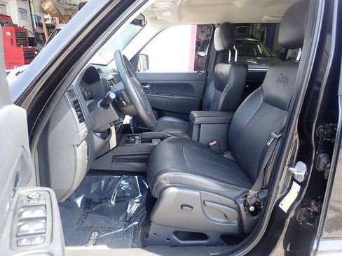 Used 2012 Jeep Liberty Sport AWD/4WD image 7
