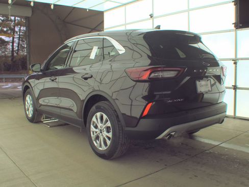 Used 2023 Ford Escape Active w/ Tech Pack #2 image 8