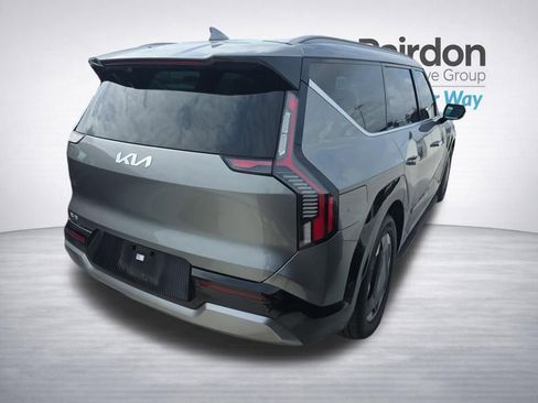 Certified 2024 Kia EV9 Land image 6