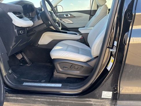 Used 2025 Ford Explorer Platinum w/ Ultimate Package image 10