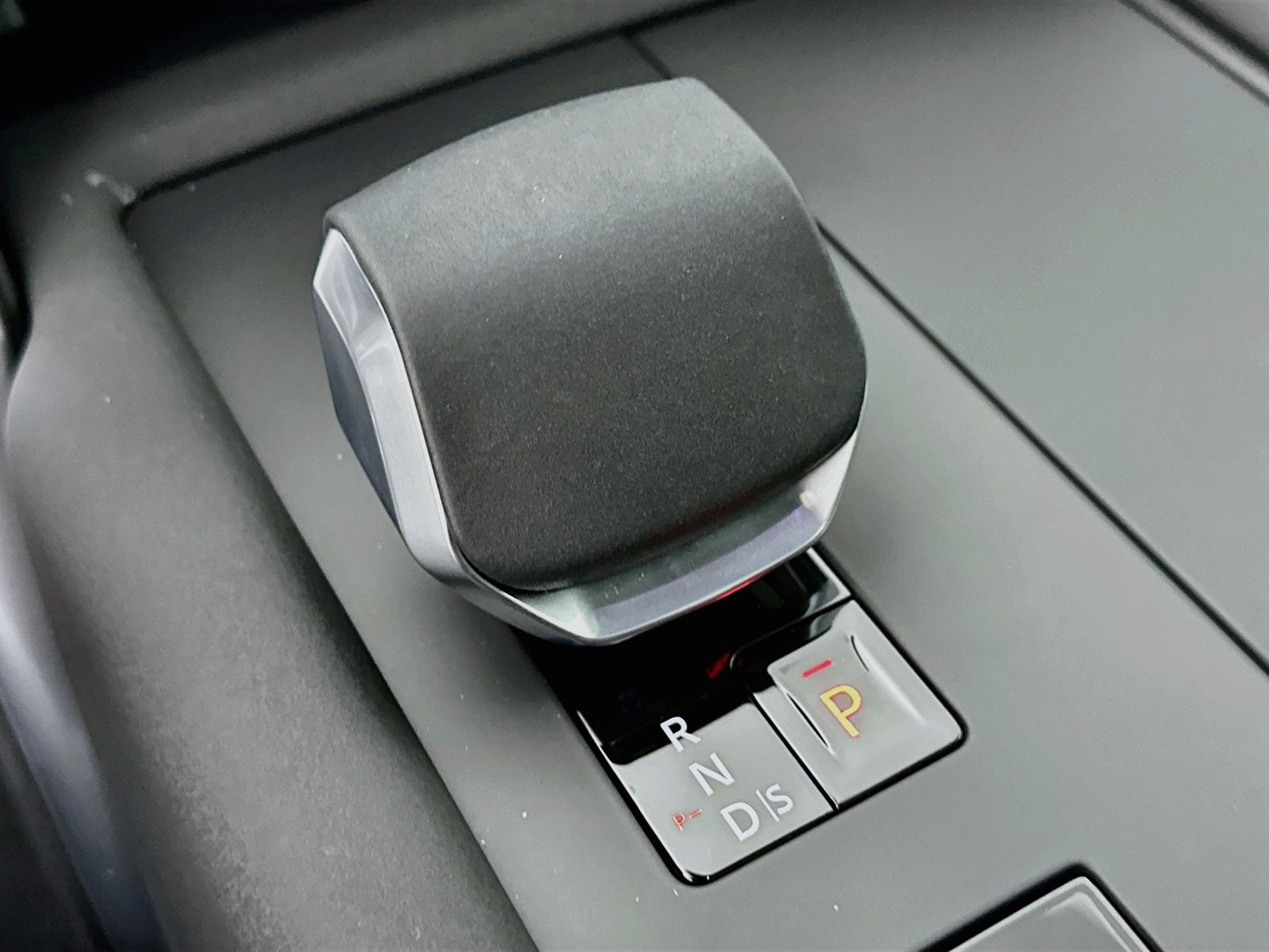 New 2026 Land Rover Discovery S AWD/4WD image 28