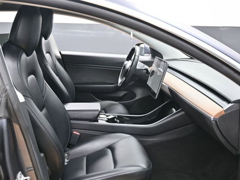 Used 2018 Tesla Model 3 Mid Range image 35