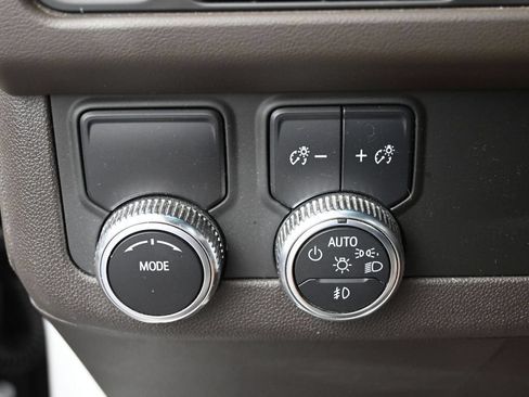 Used 2022 GMC Yukon SLT w/ SLT Premium Package RWD image 19