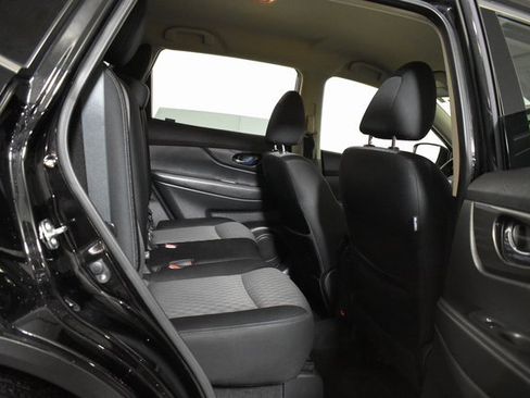 Used 2020 Nissan Rogue SV image 33