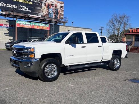 Used 2015 Chevrolet Silverado 2500 LT w/ LT Convenience Package image 2