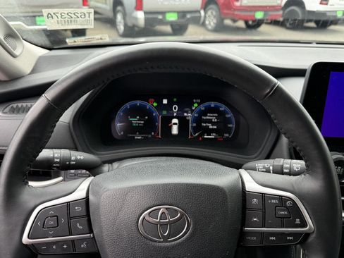 Used 2024 Toyota Grand Highlander AWD image 16