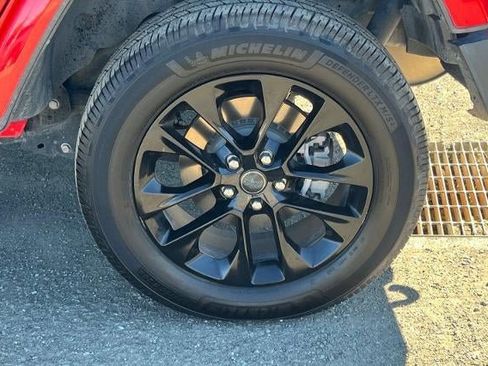 Used 2024 Jeep Wrangler Unlimited Sahara AWD/4WD image 13