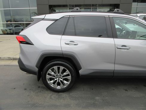 Used 2023 Toyota RAV4 XLE Premium image 11