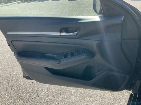 Used 2022 Nissan Altima 2.5 SV image 11