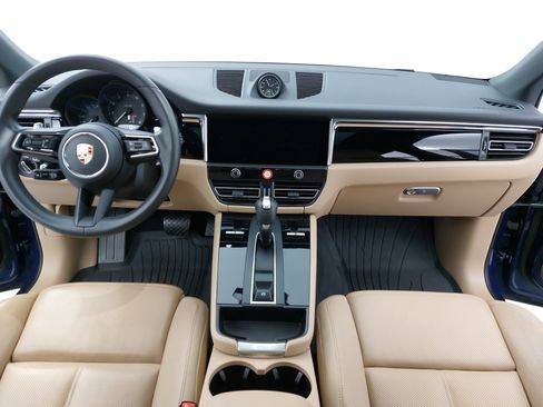 Used 2024 Porsche Macan image 11