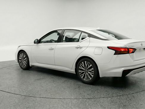 Used 2025 Nissan Altima 2.5 SV image 6
