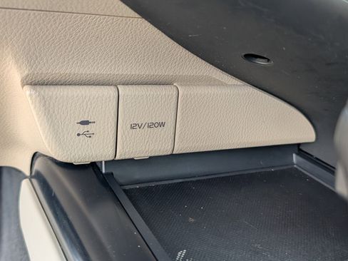 Used 2019 Toyota Camry LE image 23