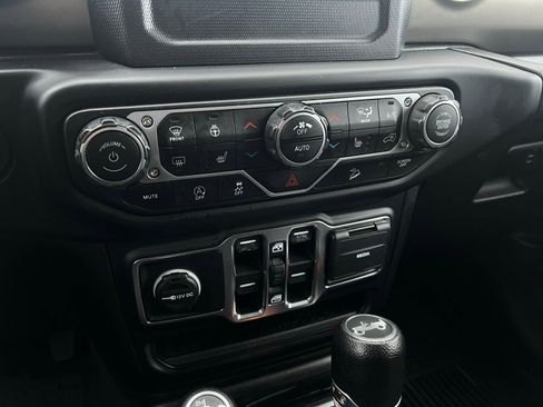 Used 2018 Jeep Wrangler Unlimited Sport S image 15