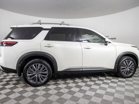 Used 2023 Nissan Pathfinder SL w/ SL Premium Package FWD image 4