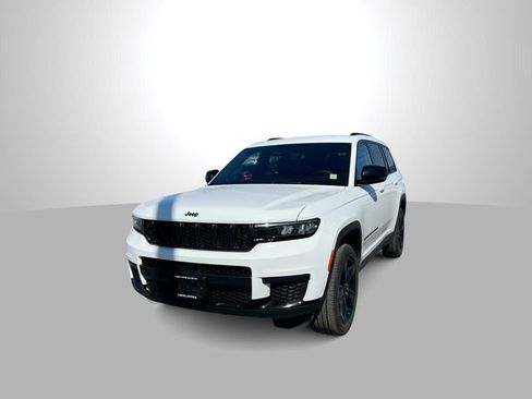 Used 2023 Jeep Grand Cherokee L Laredo image 1